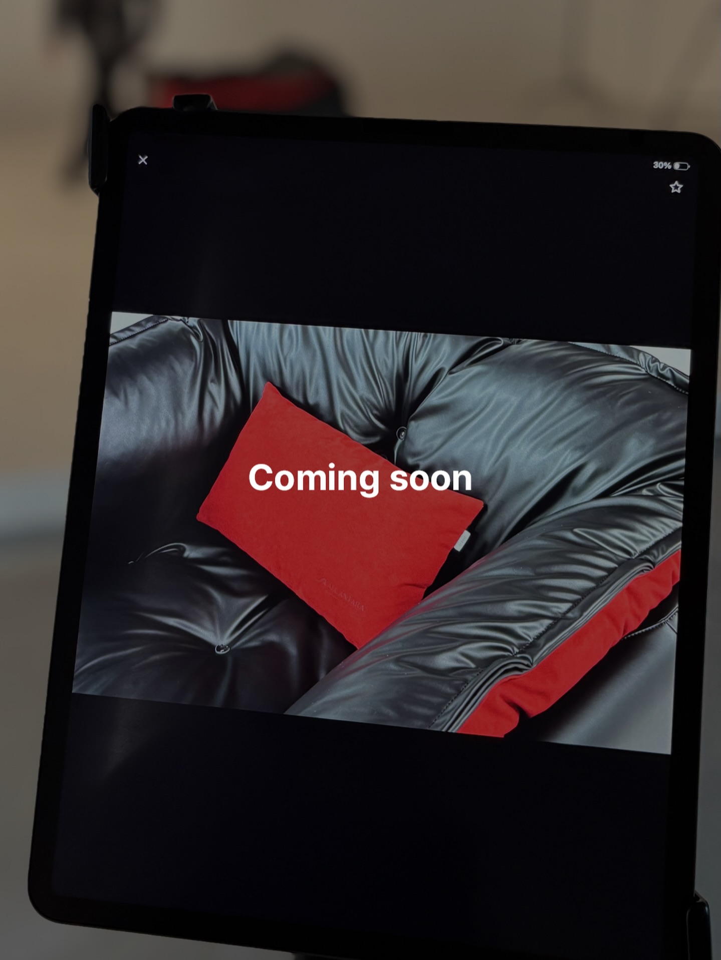 완벽을 위한 마지막 숨 고르기.

소재의 공학적 정점과 오스토의 디자인 철학이 만나 거실의 풍경을 바꿀 새로운 기준을 제시합니다.
가장 진보된 안락함, 알칸토 비보(ALCANTO VIVO) 소파가 곧 공개됩니다.

#OSTO #NewCollection #Teaser #ComingSoon #신제품