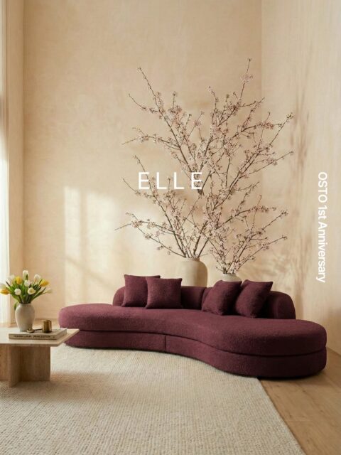 OSTO 1st Anniversary with ELLE당신의 공간을 더욱 특별하게, 프리미엄 가구 브랜드 오스토(OSTO)가 첫 번째 생일을 맞이했습니다.1주년을 기념하며 공간에 부드러운 우아함을 더하는 ‘엘르(ELLE)’ 소파를 소개합니다.
물결처럼 유려하게 흐르는 곡선형 실루엣은 거실 공간을 한층 더 아늑하고 예술적인 분위기로 연출해 줍니다.업그레이드된 프리미엄 패브릭이 적용된 엘르 소파는 특유의 깊이 있는 컬러감과 부드러운 텍스처를 자랑하며, 고객님의 취향에 맞춘 다양한 색상 선택이 가능합니다.[오스토 1주년 특별 고객 감사 이벤트]
그동안 보내주신 사랑에 보답하고자 풍성한 혜택을 준비했습니다.
이벤트 기간 : 2.27 - 3.31
이벤트 혜택
✔ 몬드리안/엘르 소파 20% OFF + 원단 무료 업그레이드
✔ 코스믹 소파 10% OFF + 최대 124만 원 상당 프리미엄 기프트 증정
✔ 신제품 ’알칸토 비보‘ 오프라인 방문 시 최대 20% OFF
✔ 쇼룸 방문 고객 전원 시크릿 선물 증정