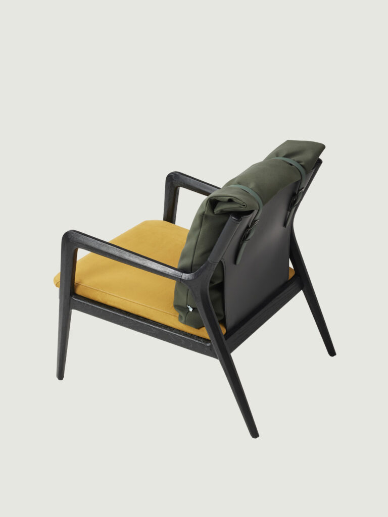 band_back_chair_09 등을 감싸는 두 줄의 포근한 밴드 라인 체어