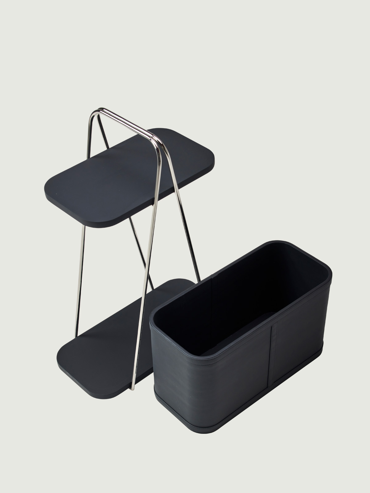 메탈 프레임의 슬림한 아치 구조 테이블