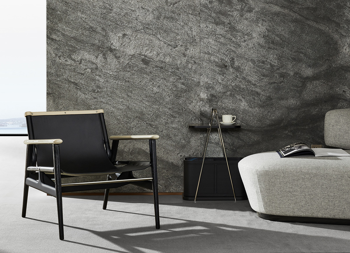 메탈 프레임의 슬림한 아치 구조 테이블