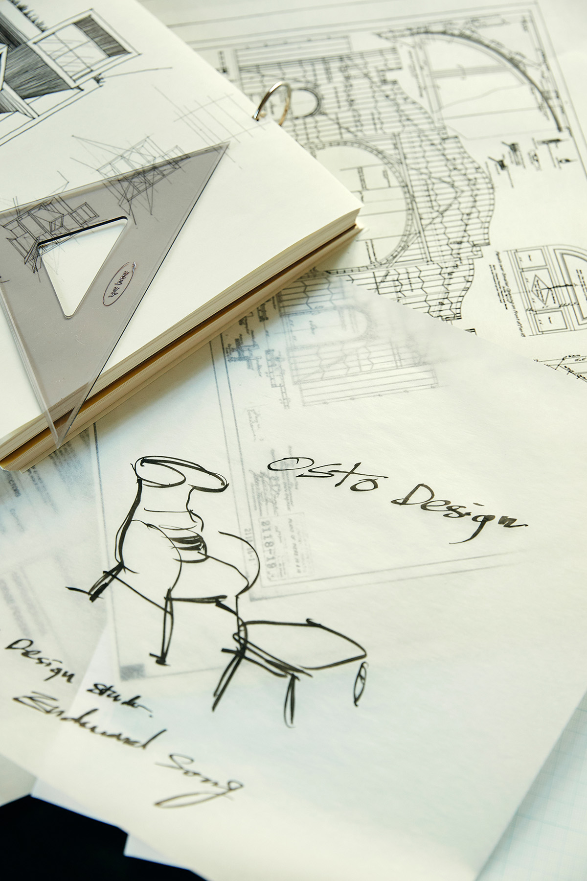 부드러운 곡선 라인이 돋보이는 우아한 실루엣