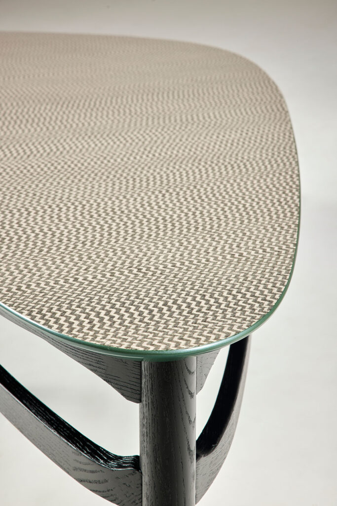 bridge_l_table_03 유기적인 비정형 곡선 실루엣 테이블