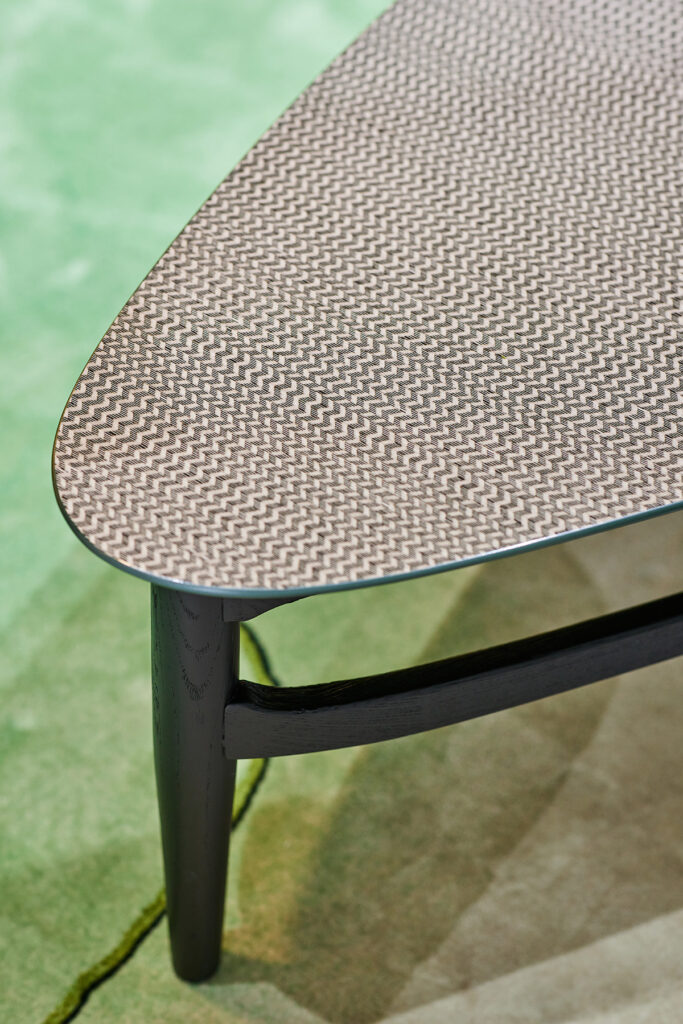 bridge_l_table_11 유기적인 비정형 곡선 실루엣 테이블