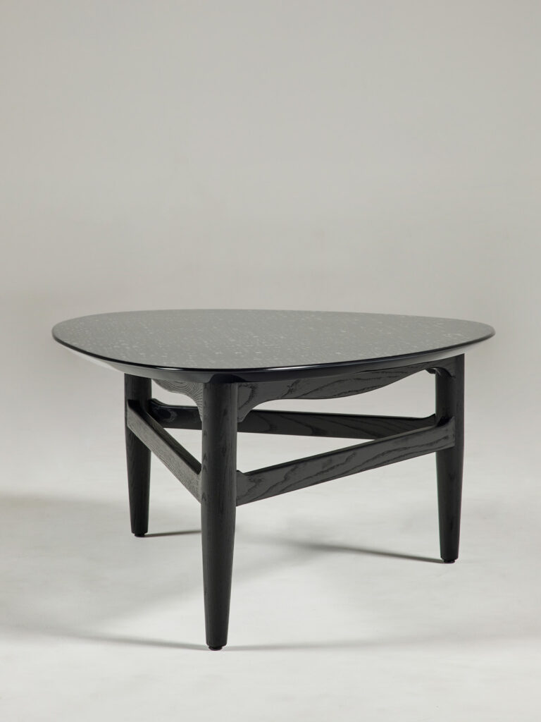 bridge_s_table_11 유기적인 비정형 곡선 실루엣 테이블