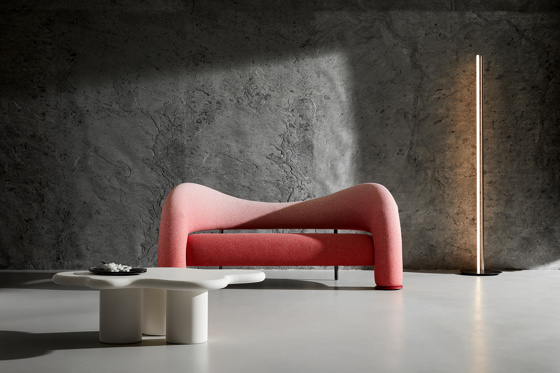 구름을 연상시키는 유기적 상판 라인