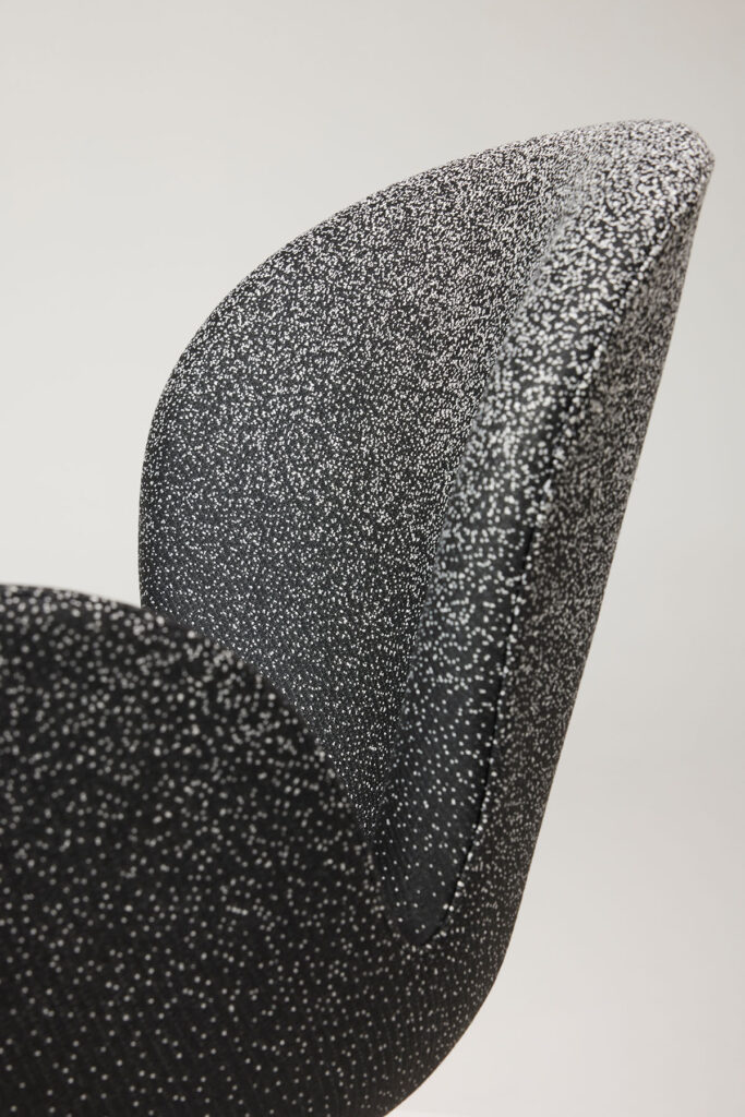 cosmic_dining_03 공간을 감싸 안는 듯한 감각적 디자인 체어