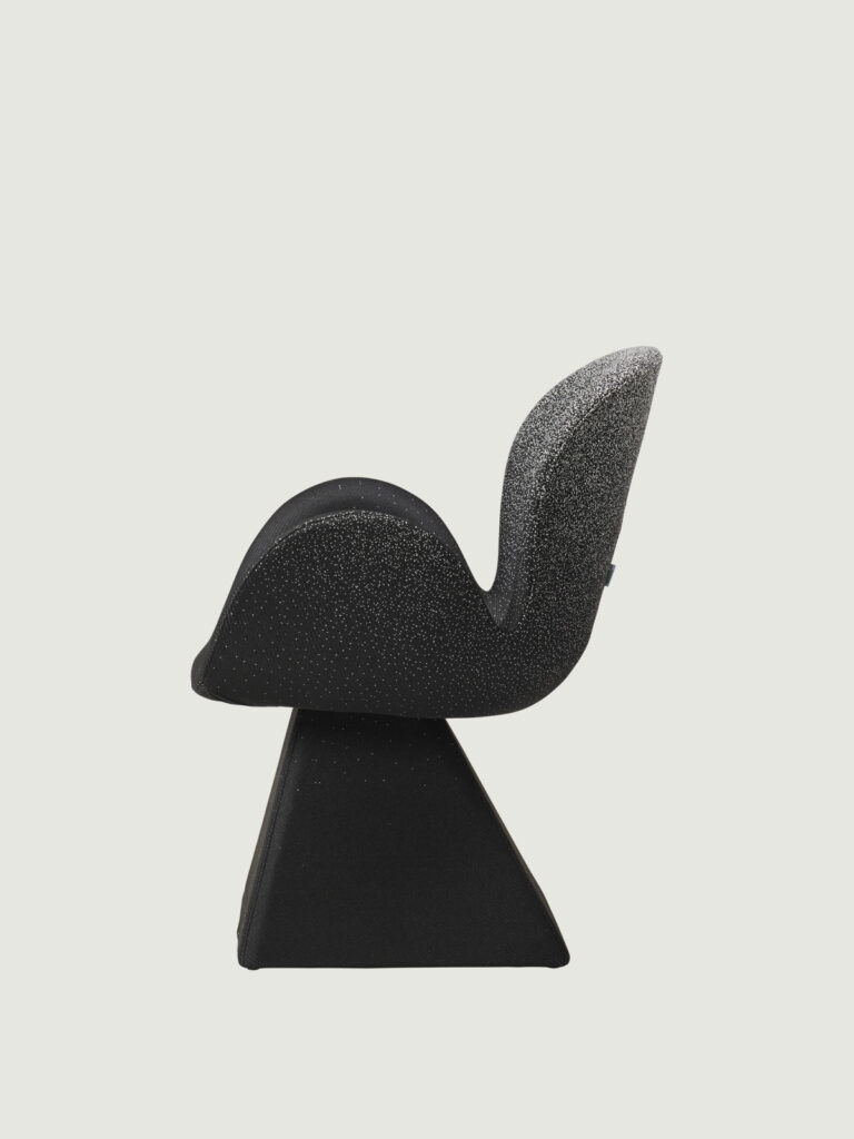 cosmic_dining_08 공간을 감싸 안는 듯한 감각적 디자인 체어