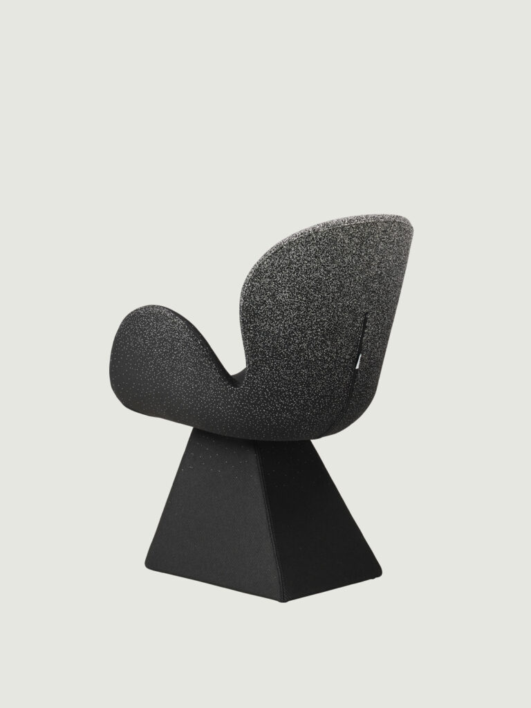 cosmic_dining_09 공간을 감싸 안는 듯한 감각적 디자인 체어