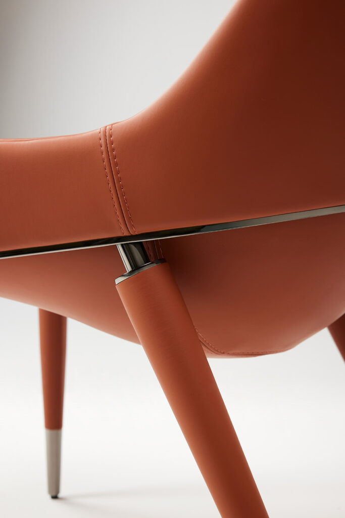 curve_chair_09 자연스럽게 흐르는 곡선이 몸을 감싸는 체어