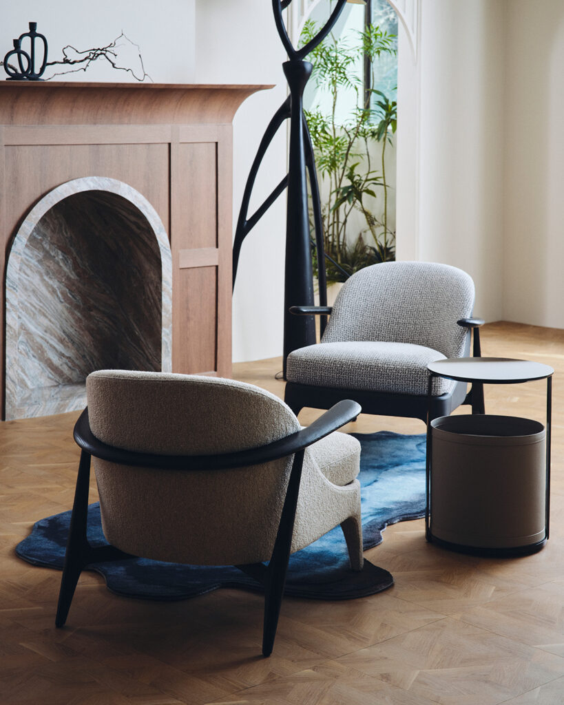 dorothy_08 견고한 원목 프레임과 부드러운 패브릭이 조화로운 라운지체어