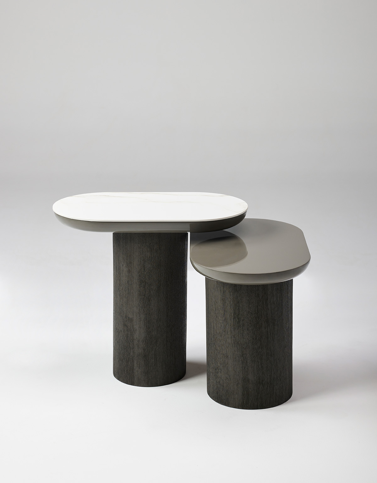 안정적인 원기둥형 베이스 테이블