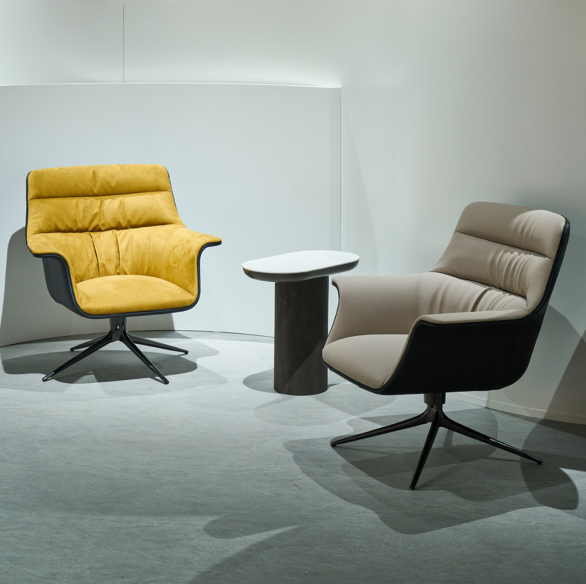 안정적인 원기둥형 베이스 테이블