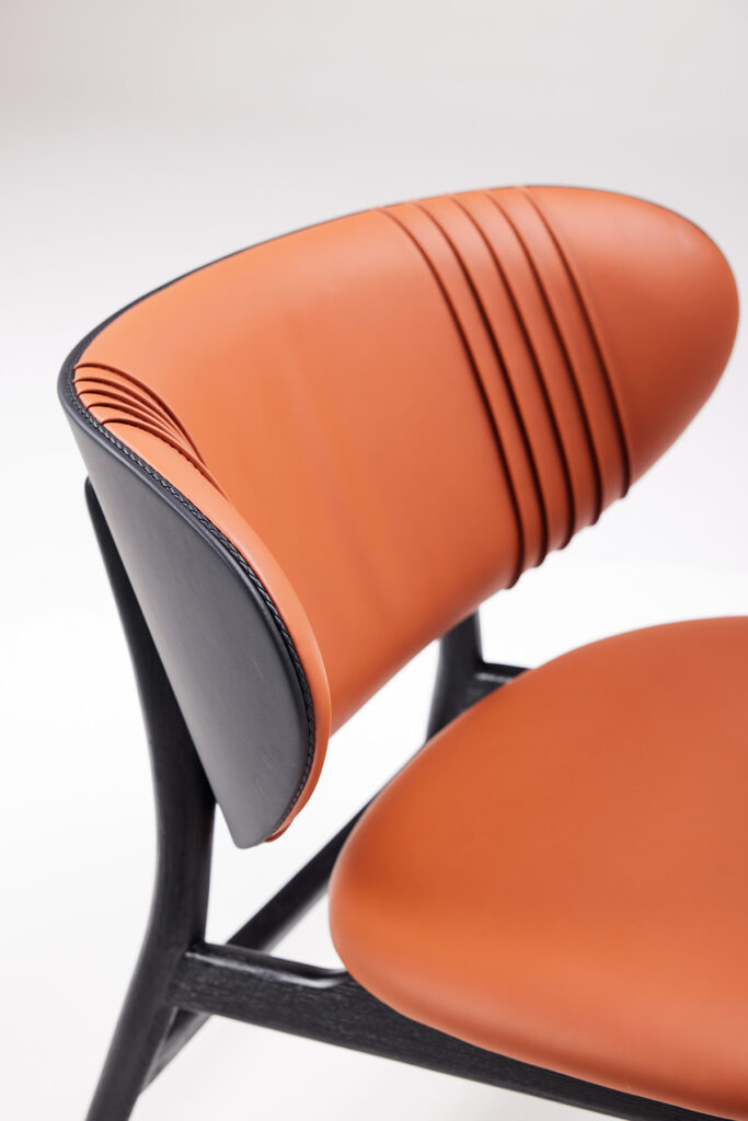 embrace_09 두 팔 벌려 따뜻하게 안아주는 듯한 허그 디자인 체어