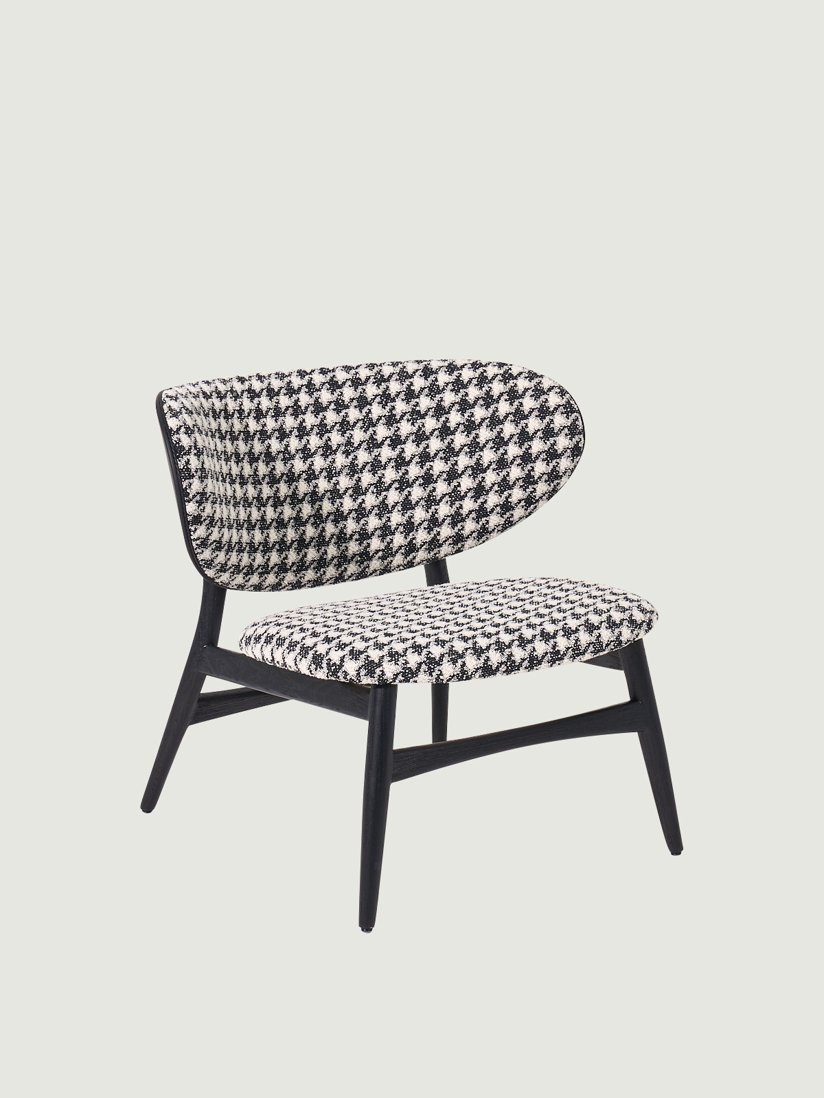 두 팔 벌려 따뜻하게 안아주는 듯한 허그 디자인 체어