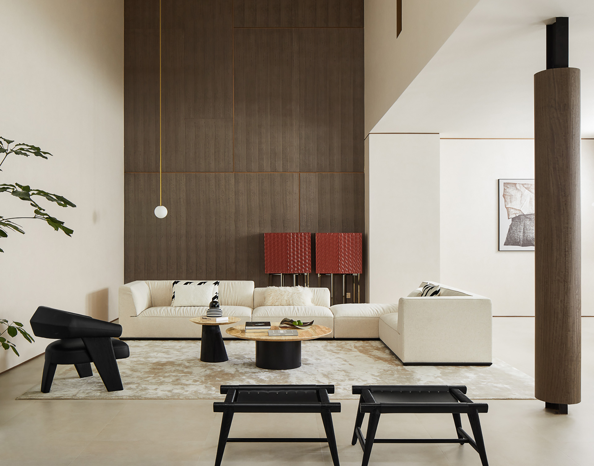 등받이와 팔걸이를 하나로 묶은 조형적 디자인 체어