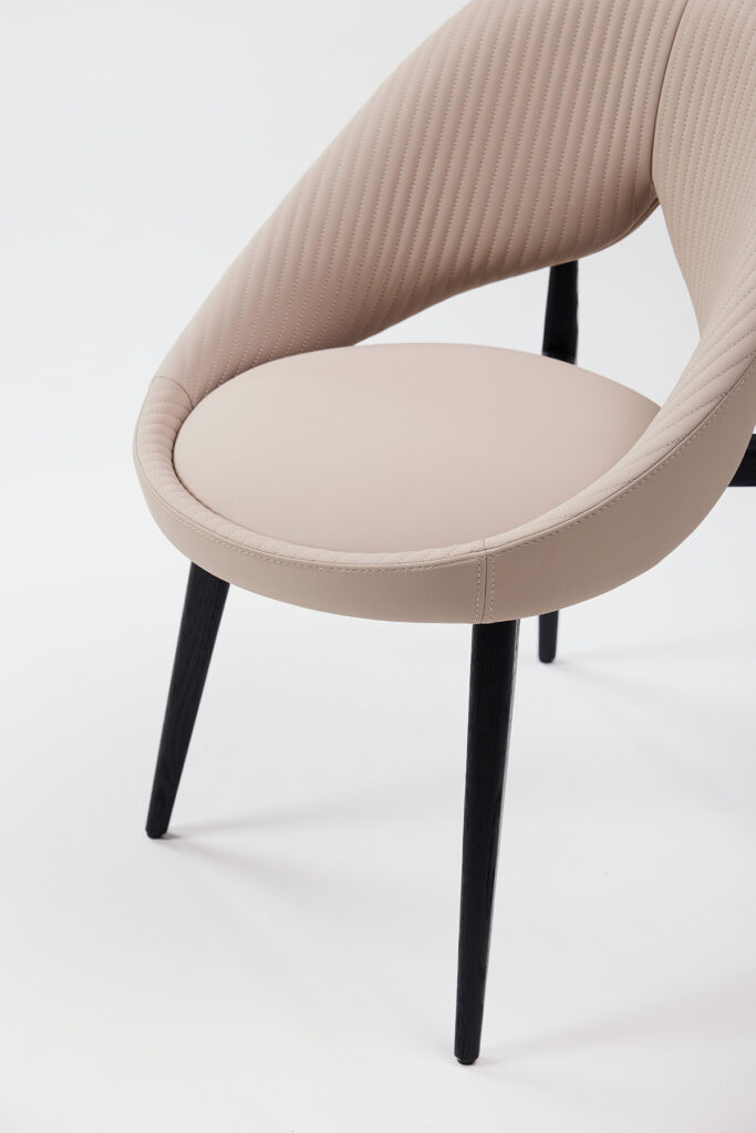 grace_chair_08 몸을 부드럽게 감싸는 곡선형 등받이