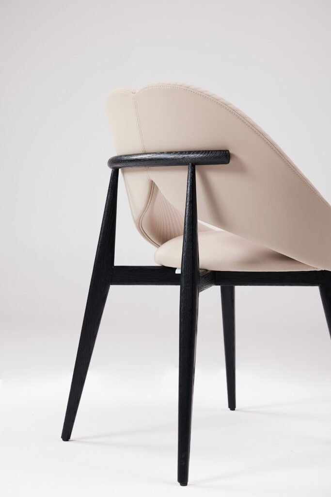 grace_chair_11 몸을 부드럽게 감싸는 곡선형 등받이