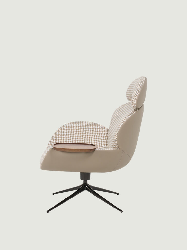 louise_09 우아한 곡선 실루엣과 격자 패브릭, 고급스러운 마감의 체어