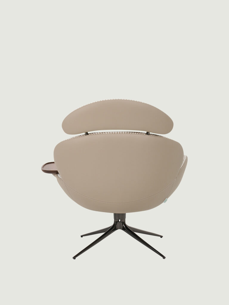 louise_11 우아한 곡선 실루엣과 격자 패브릭, 고급스러운 마감의 체어