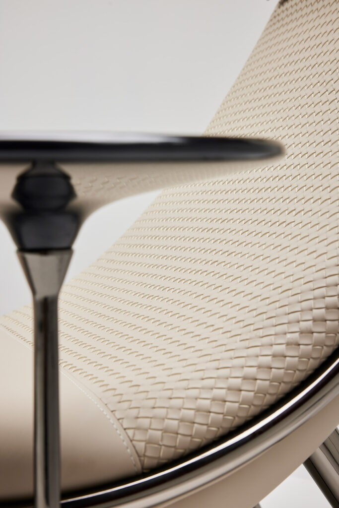 nori_chair_09 슬림한 메탈 프레임과 가죽∙메쉬∙금속의 세련된 조합의 체어