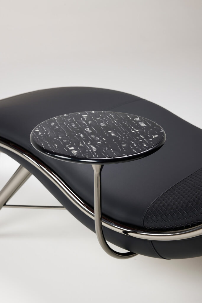 nori_chair_12 슬림한 메탈 프레임과 가죽∙메쉬∙금속의 세련된 조합의 체어