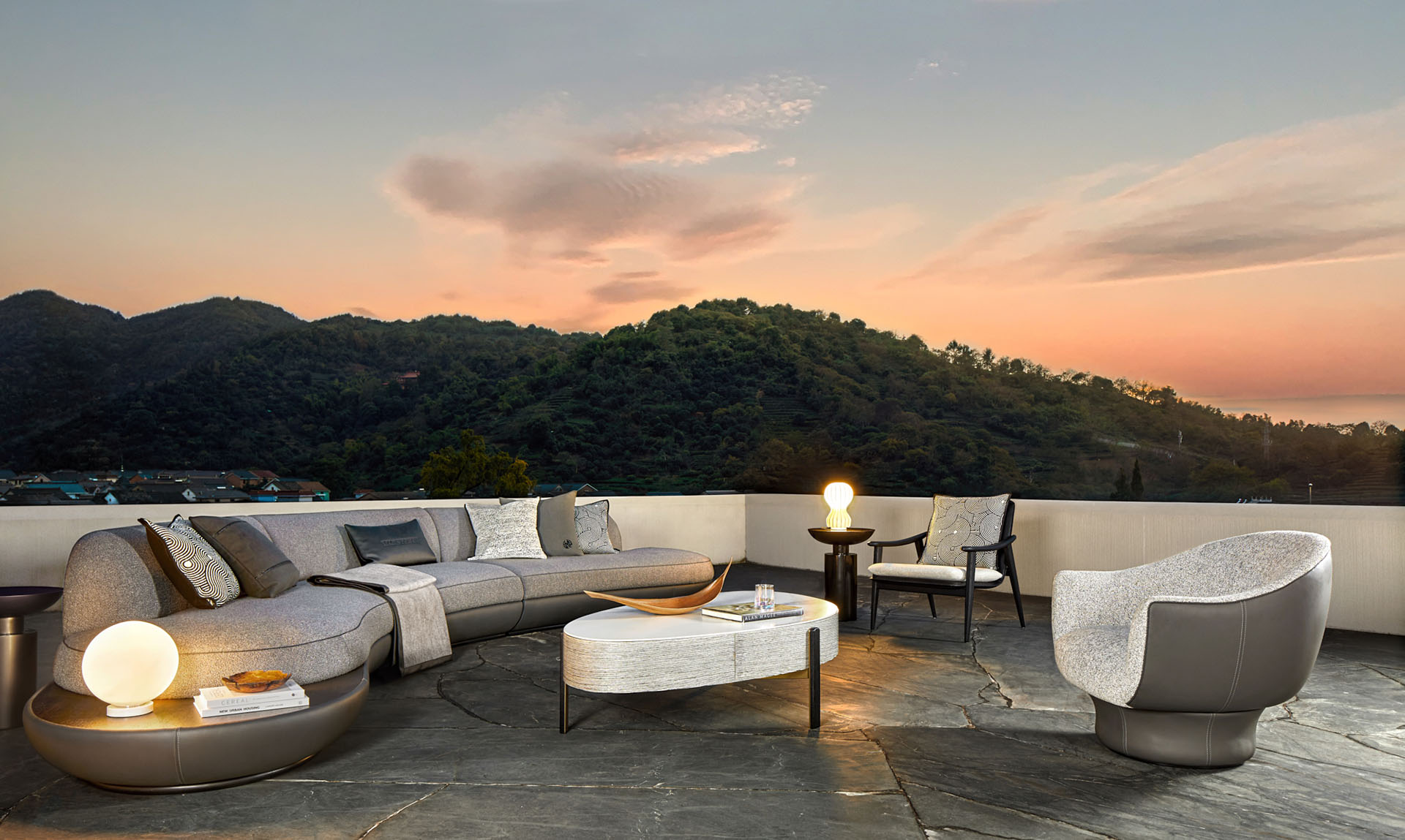 등받이와 좌판이 자연스럽게 연결된 일체형 구조 체어