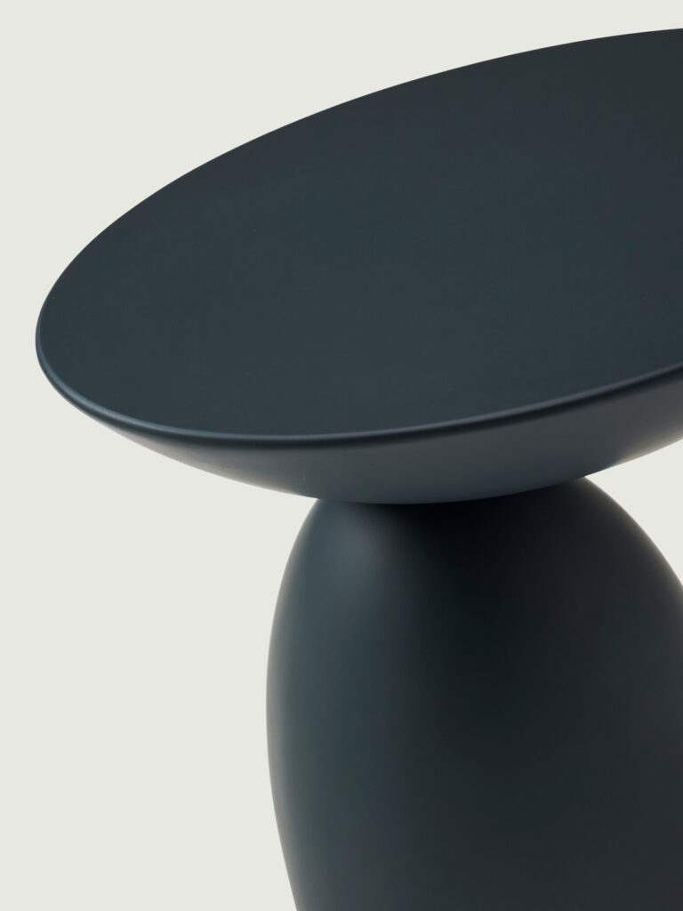 ovo_tabel_11 조형미를 담은 오브제형 사이드테이블