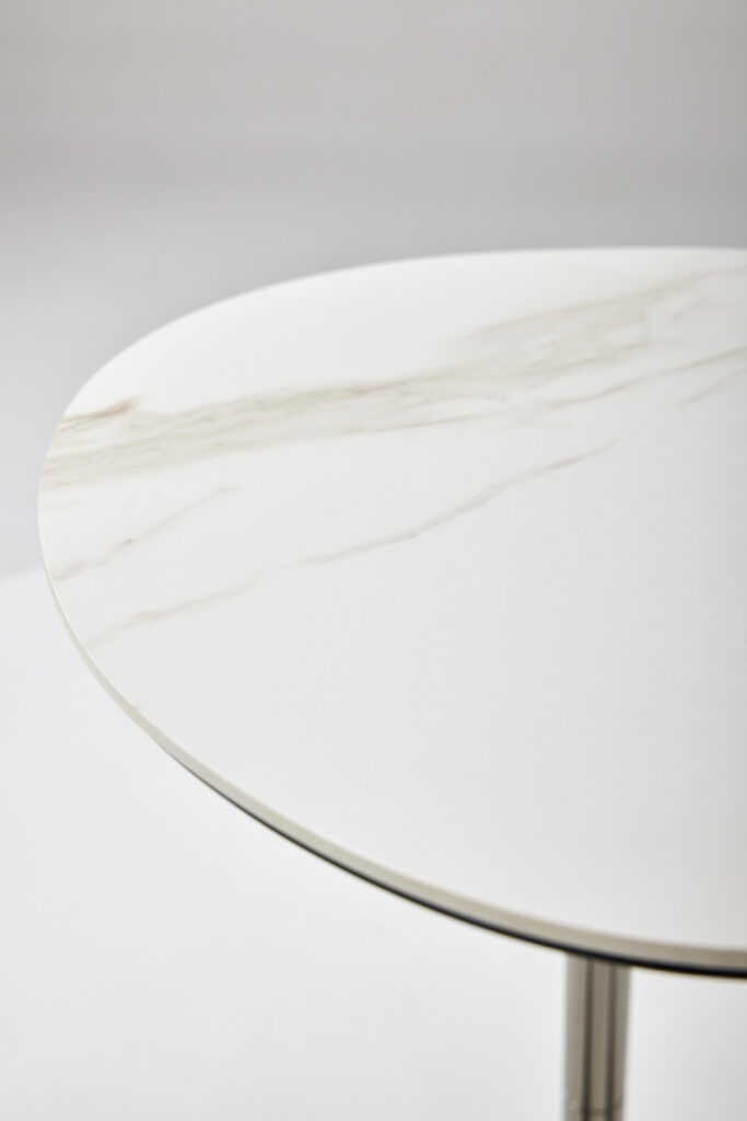 pivot_table_08 견고하고 흔들림 없는 메탈 프레임 테이블