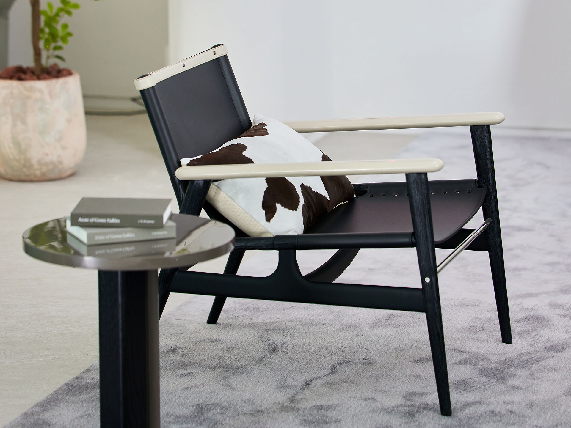 새들 라운지 체어