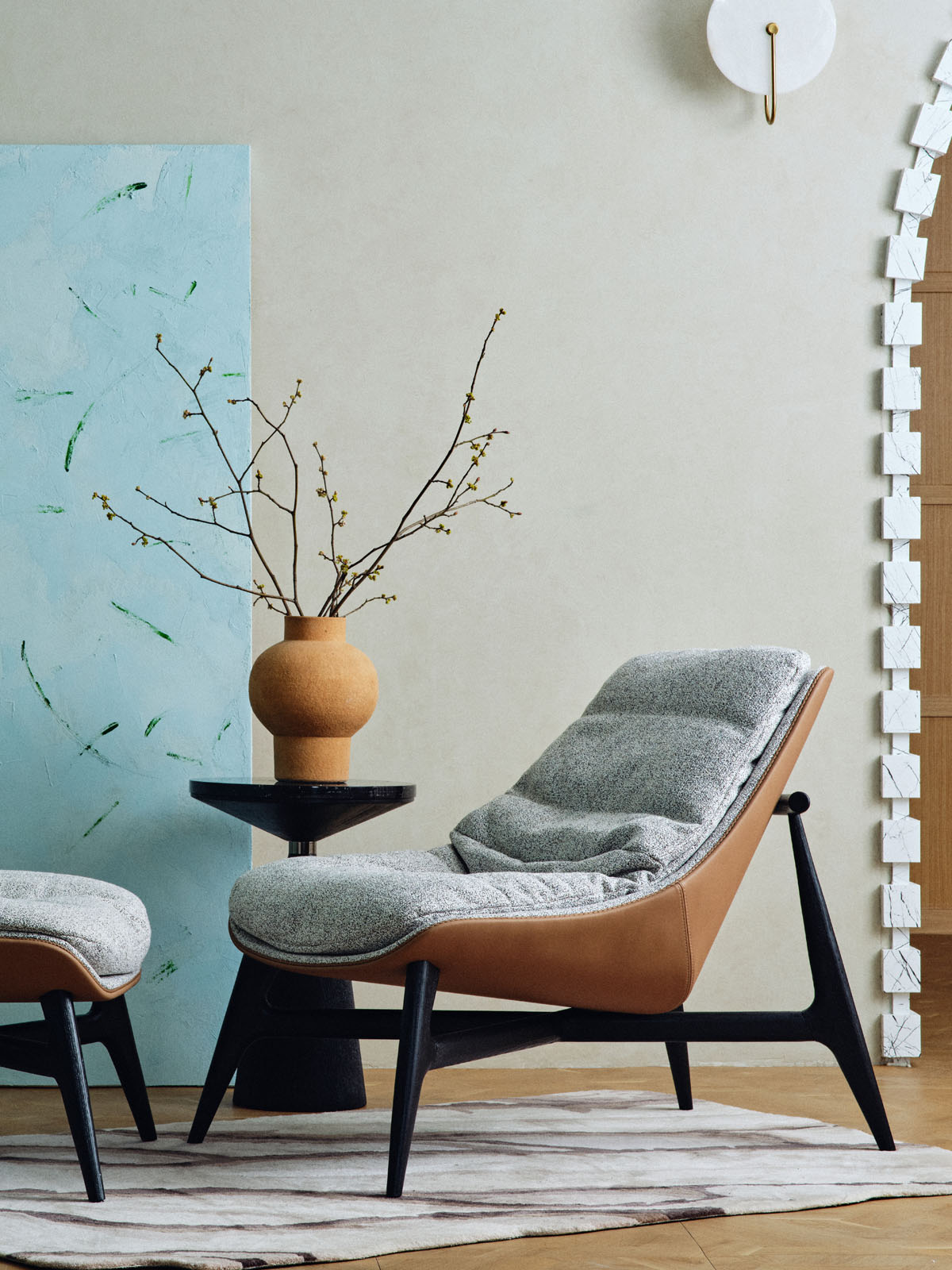 여유로운 좌방석 너비와 높은 등방석으로 최적의 편안함을 구현한 인체공학적 디자인