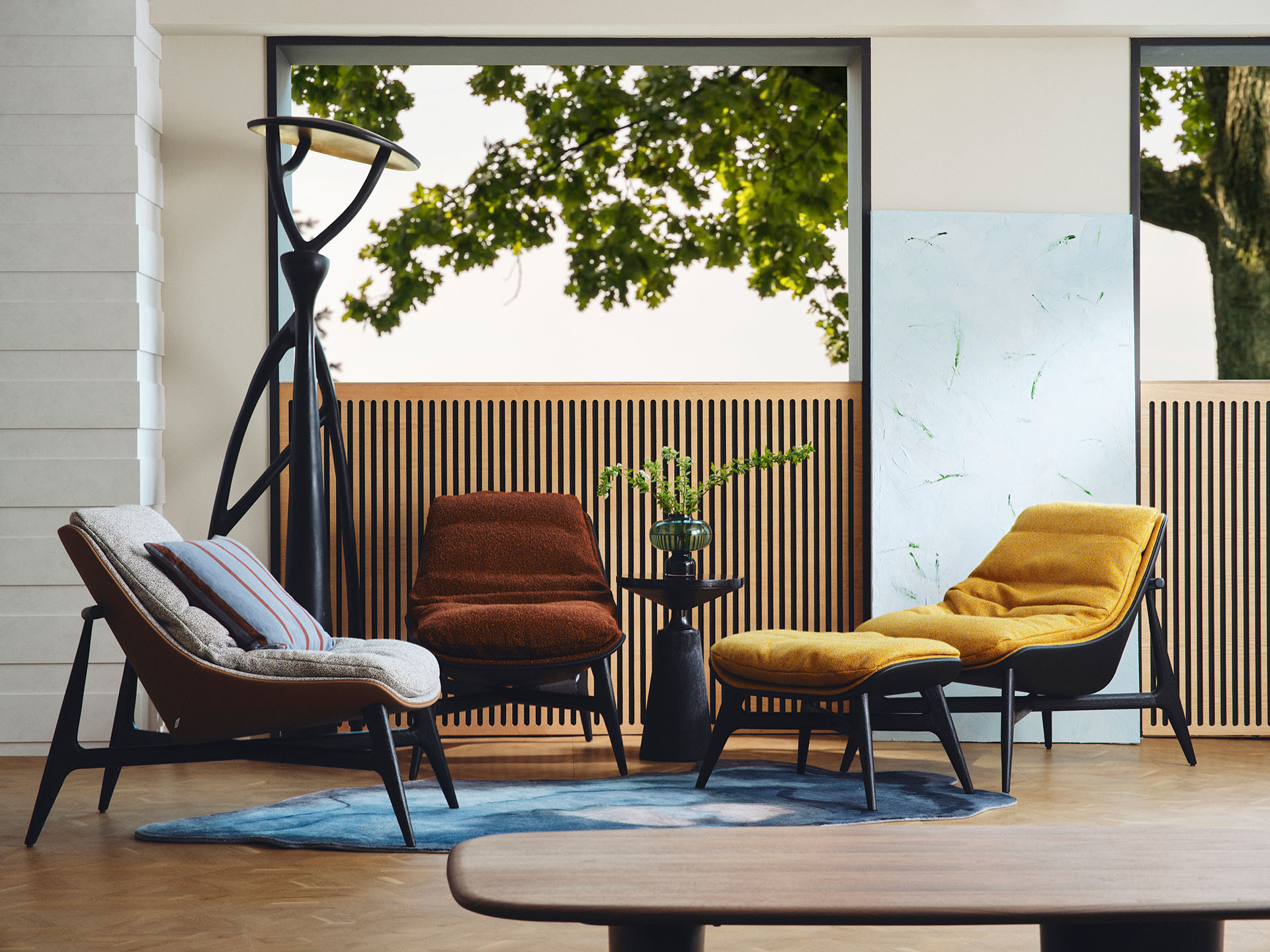 여유로운 좌방석 너비와 높은 등방석으로 최적의 편안함을 구현한 인체공학적 디자인