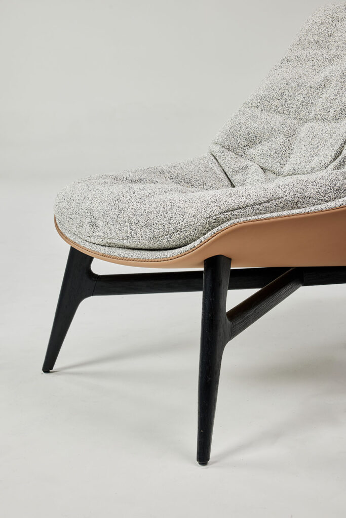 sela_10 여유로운 좌방석 너비와 높은 등방석으로 최적의 편안함을 구현한 인체공학적 디자인