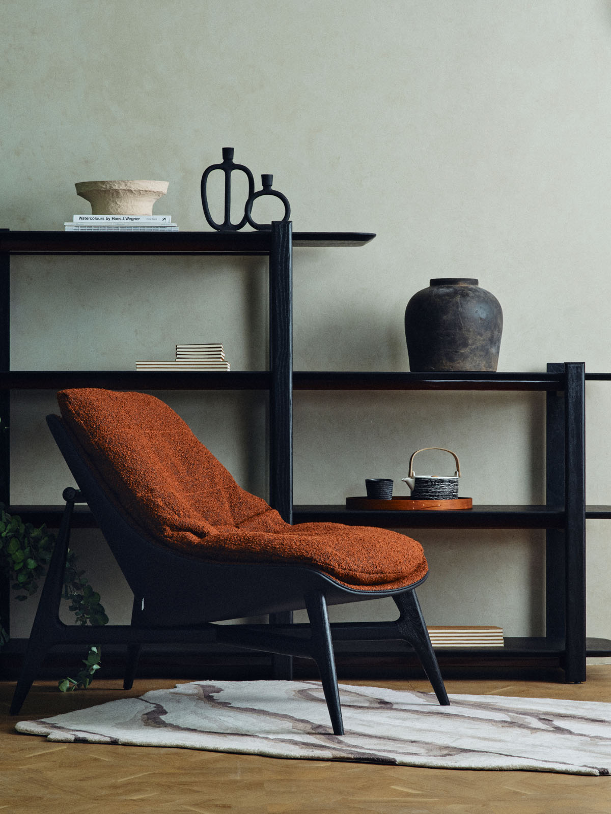 여유로운 좌방석 너비와 높은 등방석으로 최적의 편안함을 구현한 인체공학적 디자인