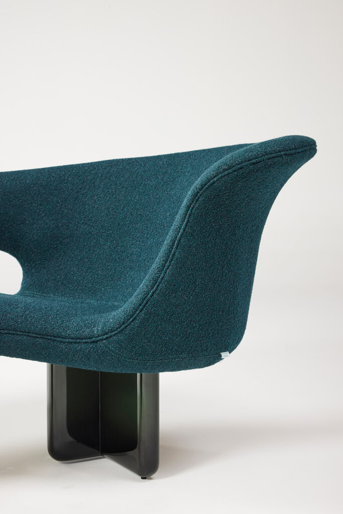 serena_09 조형미를 극대화한유기적 곡선 실루엣 체어