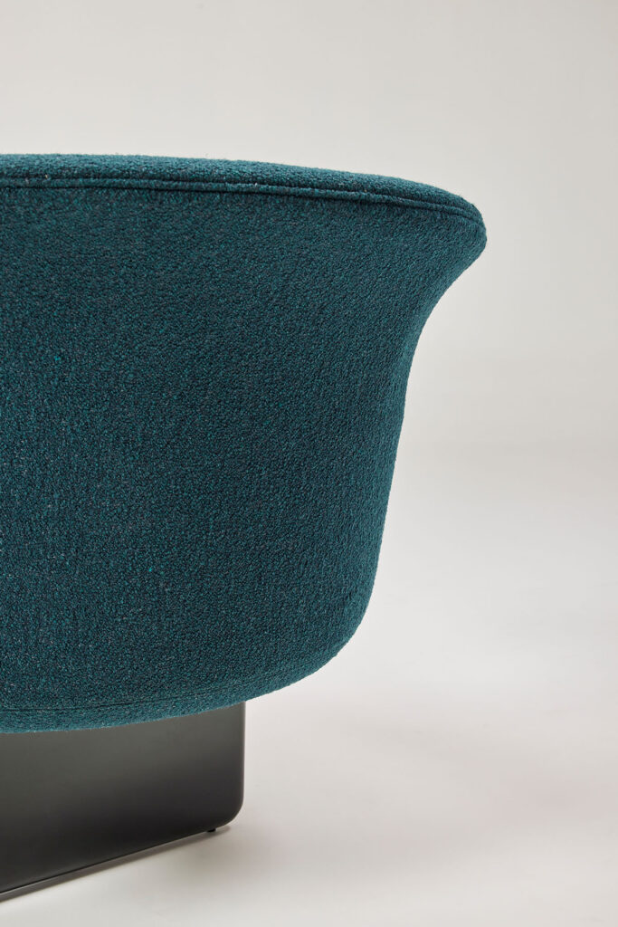 serena_10 조형미를 극대화한유기적 곡선 실루엣 체어