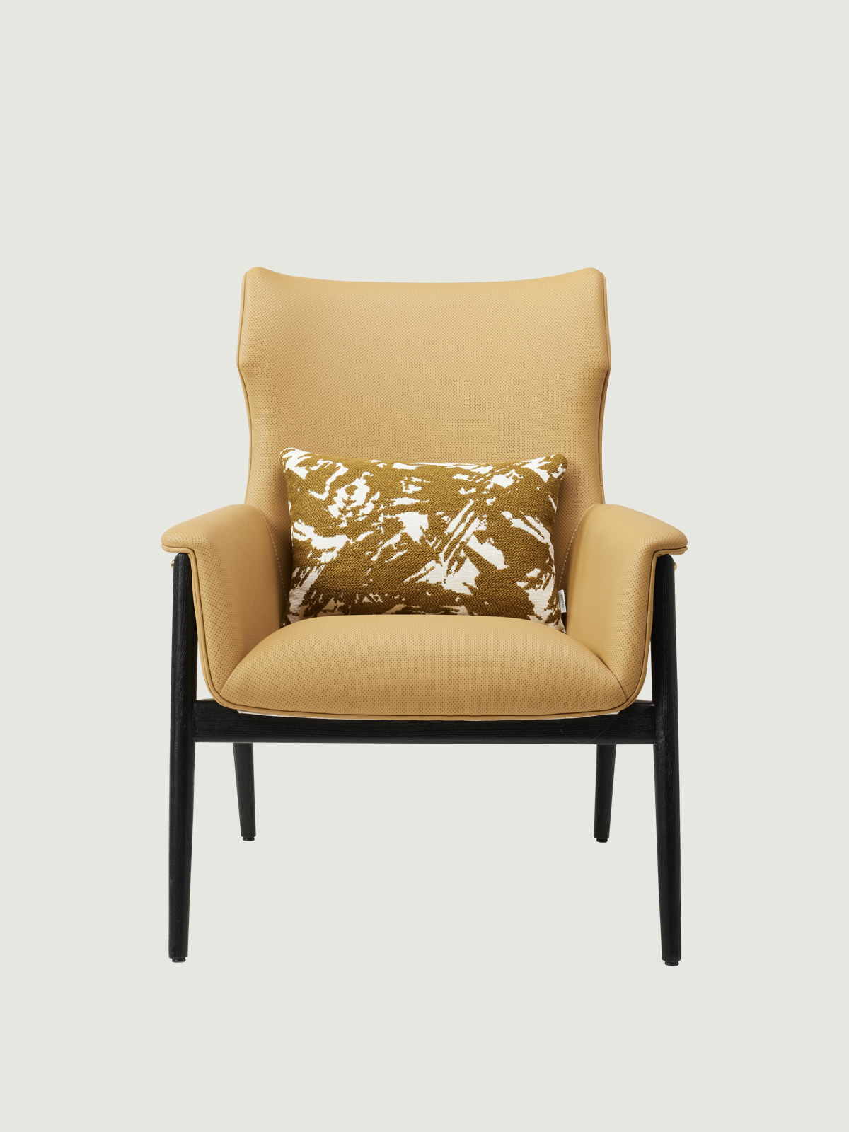 일체형 쉘 구조로 완성된 안정적인 체어