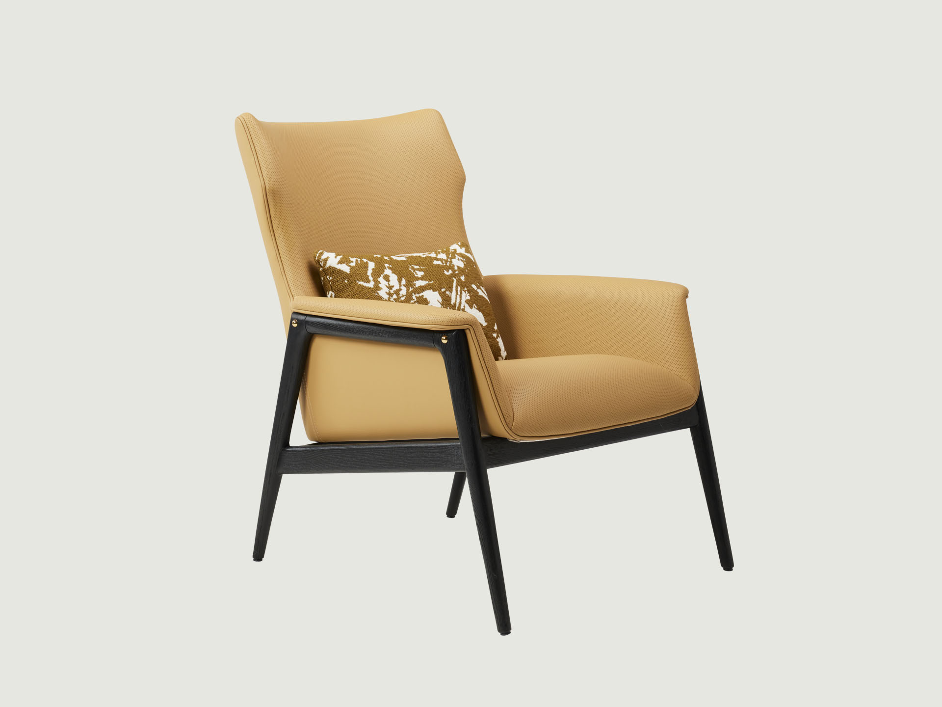 일체형 쉘 구조로 완성된 안정적인 체어