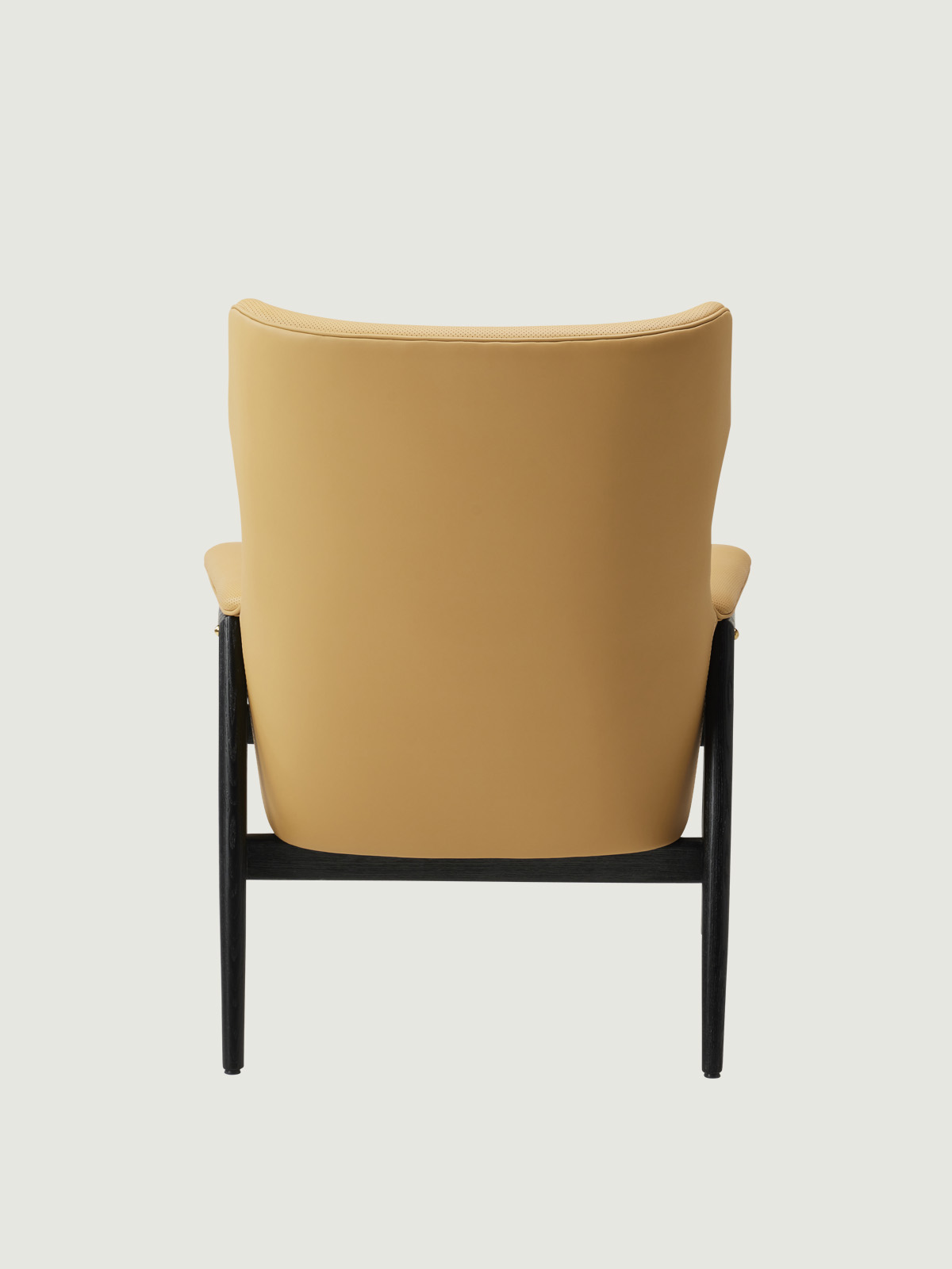 일체형 쉘 구조로 완성된 안정적인 체어