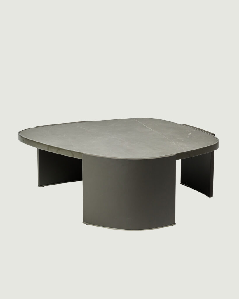 arce_prime_sofa_table_05 볼륨감 있는 곡선 상판과 대담한 구조의 테이블