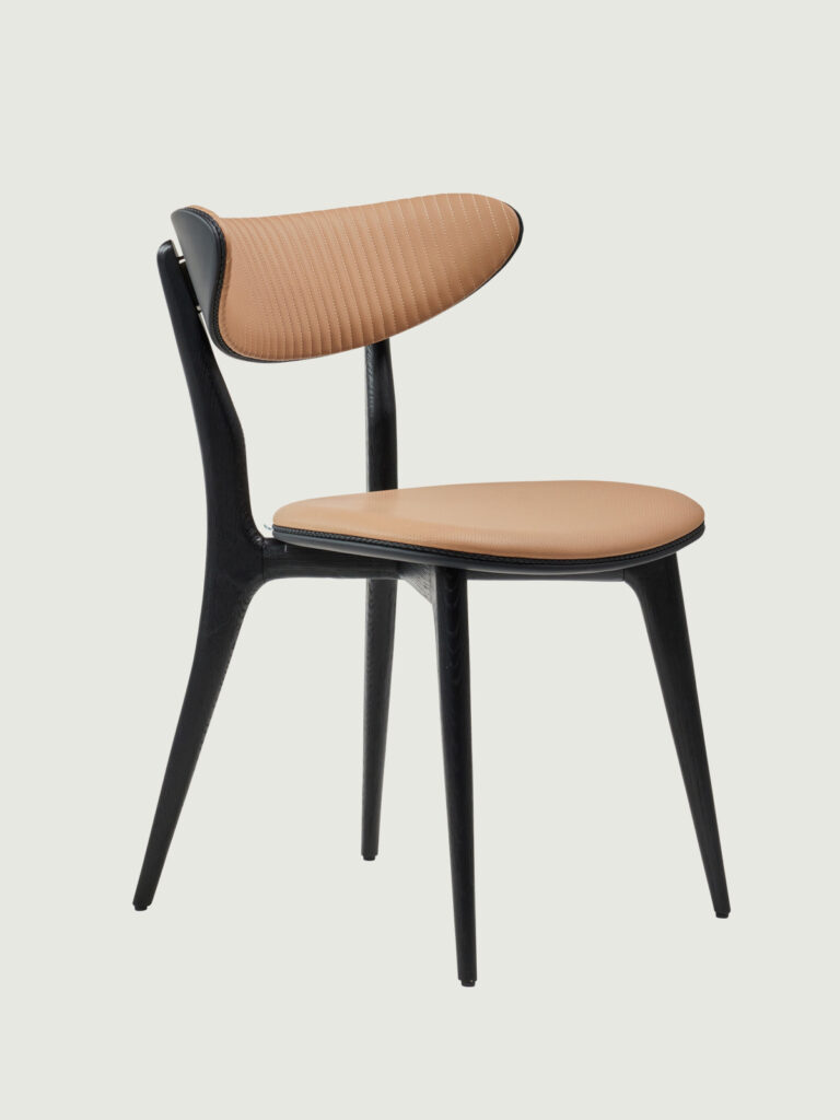 celavie_dining_chair_04 등을 감싸는 곡선형 등판 다이닝체어