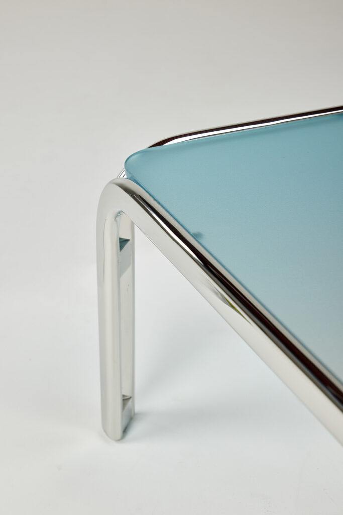 lumina_sofa_table_06 컬러 그라데이션 유리 상판과 라운딩된 메탈 프레임 테이블