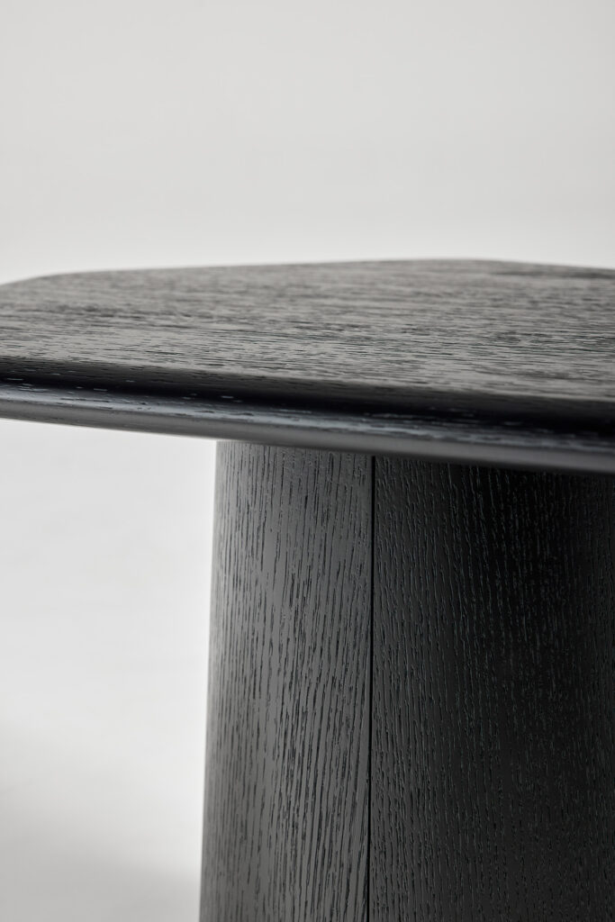 poly_table_04 조형미가 돋보이는 오브제 테이블