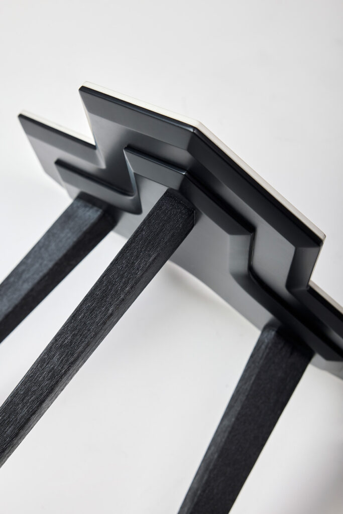 rester_table_08 육각 세라믹 3장을 정교하게 이어 만든 테이블