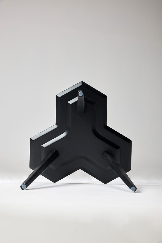 rester_table_10 육각 세라믹 3장을 정교하게 이어 만든 테이블