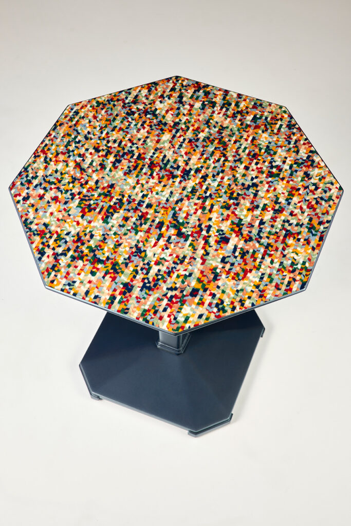 fetti_03 팔각 상판의 리듬감, 한눈에 들어오는 컬러 플레이