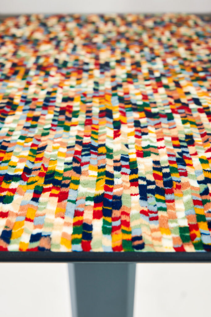 fetti_06 팔각 상판의 리듬감, 한눈에 들어오는 컬러 플레이